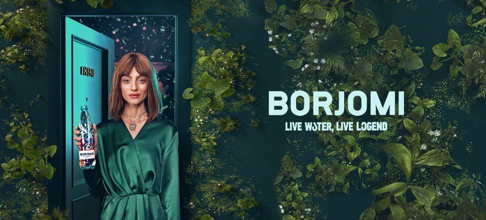 Borjomi аңызға айналған бұғысын Жаңа жылдық компаниясында қайта жандандырады